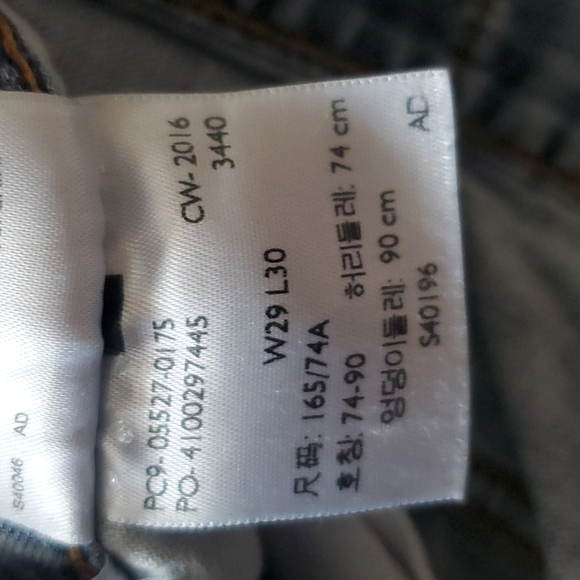 womens distressed Levi's 527, 29x30 - Picture 3 of 6